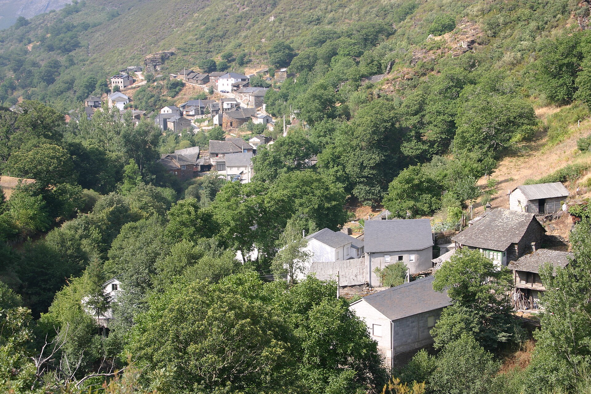 Vista de Aira da Pedra en agosto de 2005. Fotografía: Espines, Wikimedia Commons, Dominio público.